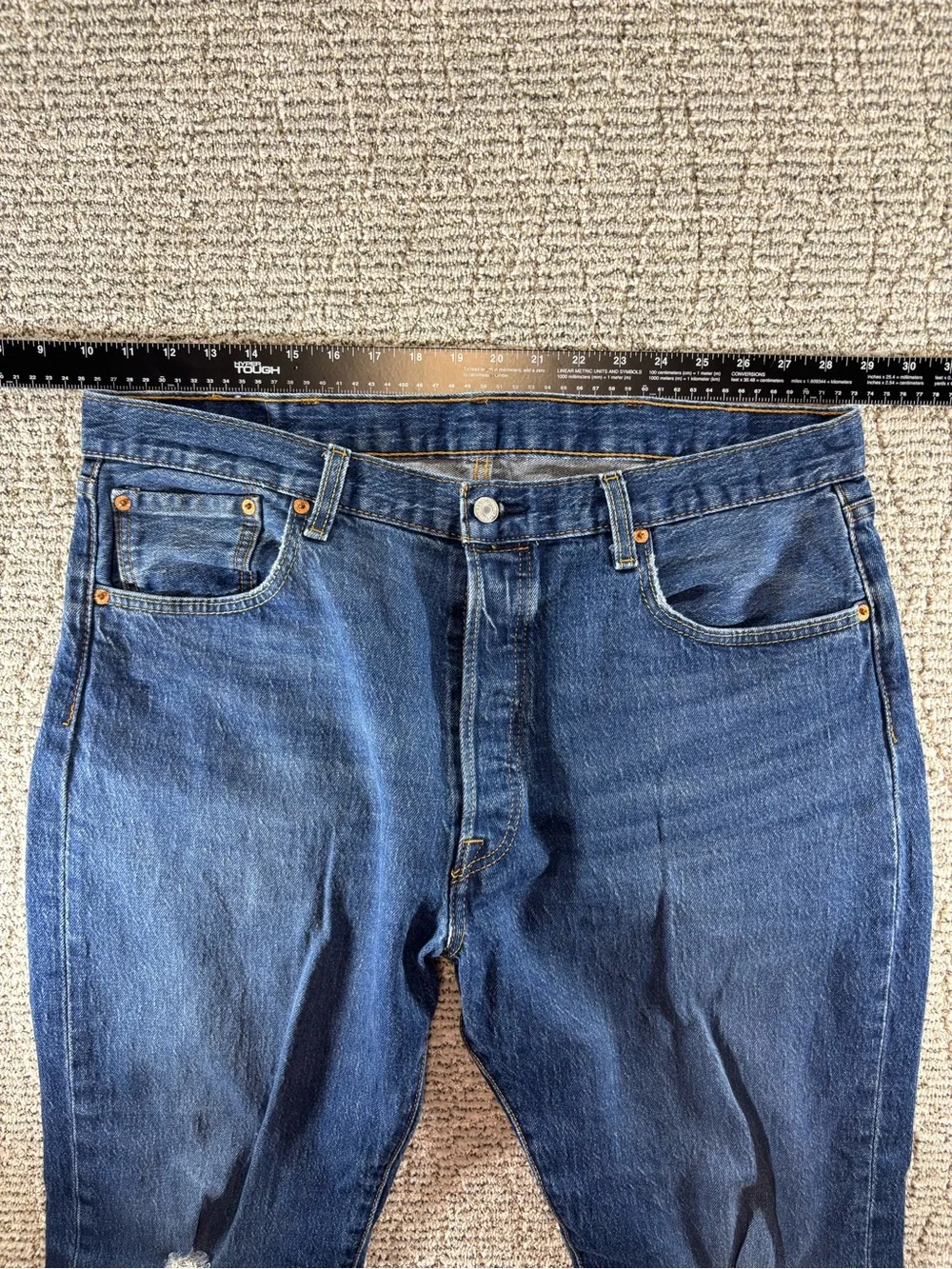 Levi’s 501 Men’s 38/32 Blue Distressed Straight Leg Button fly‎ Jeans
